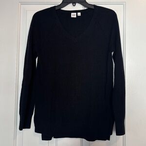 Gap pullover V-neck black sweater